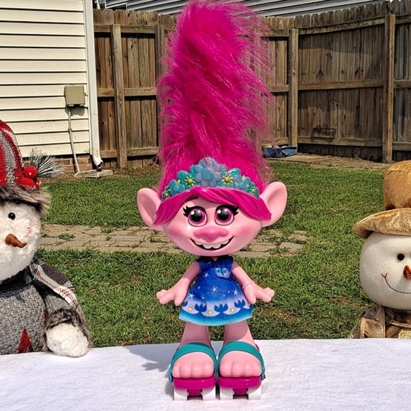 Dreamworks Dancing Hair Poppy  Trolls World Tour Doll - Picture 6 of 9